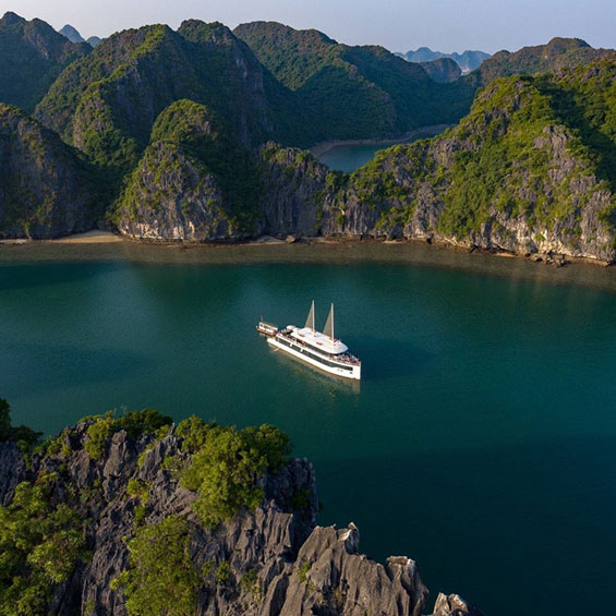 UNIQUE DESIGN IN MODERN YACHT STYLE